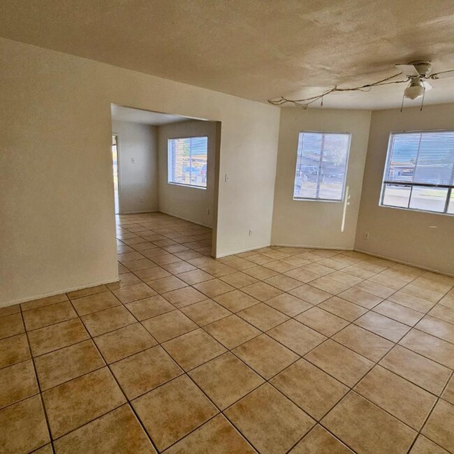 Foto del edificio - 2410 W Sierra St