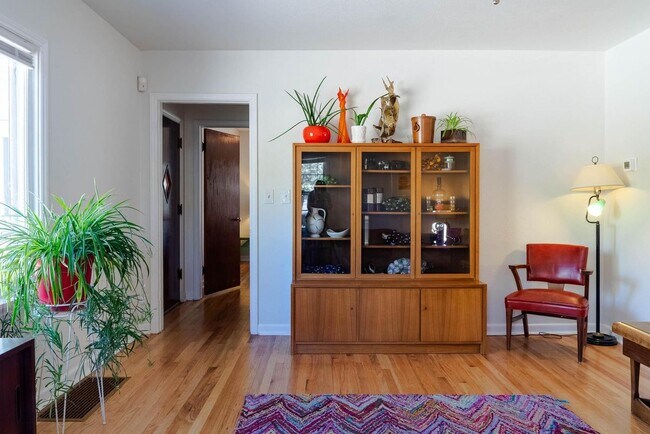 Foto del edificio - 1225 E Cache La Poudre St