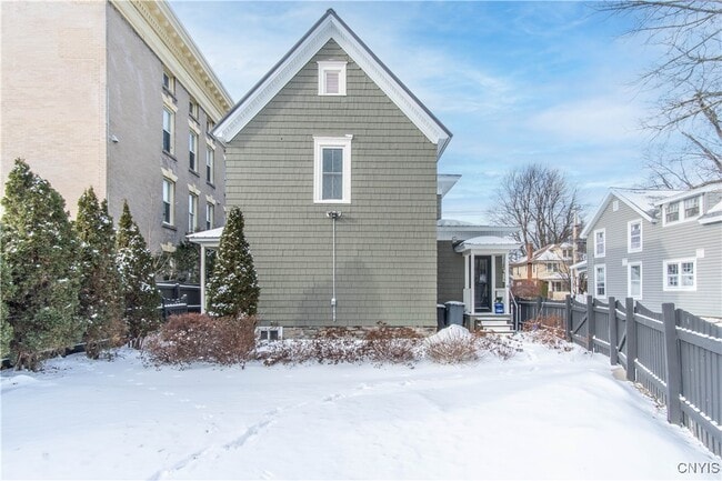 Building Photo - 325 Holcomb St