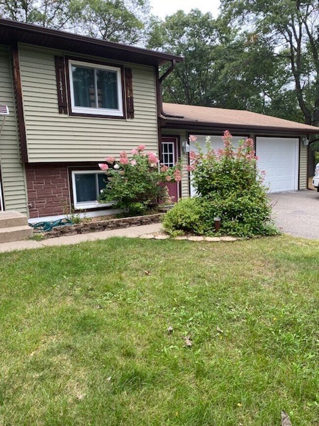 Foto del edificio - 4 Bedrooms, 2 Bathrooms Single Family Home...