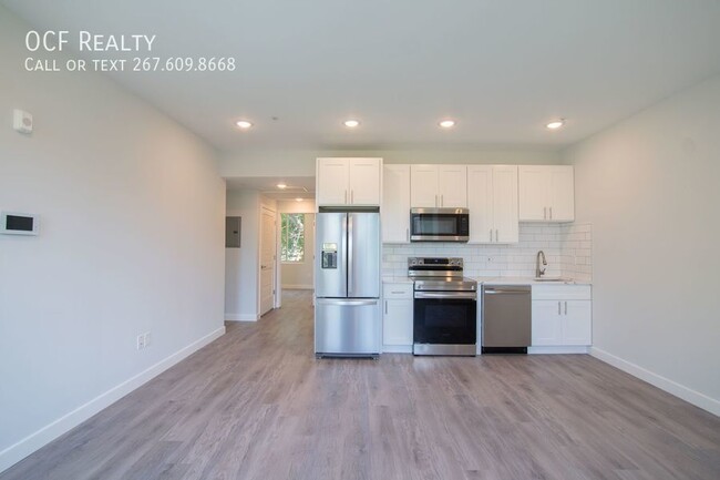 Building Photo - Grays Ferry Modern Two Bedroom