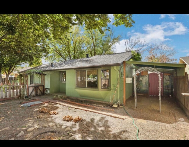 Building Photo - 2025 Ellison Dr