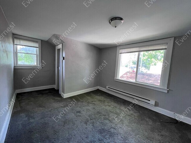 Foto del edificio - 1028 E Harry Ave