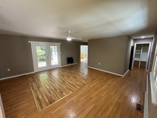 Building Photo - 3671 Sandy Creek Rd