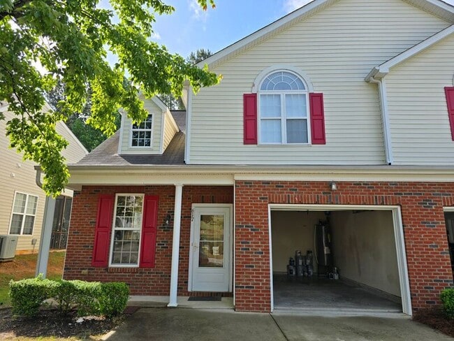 Building Photo - 617 Woodson Dr