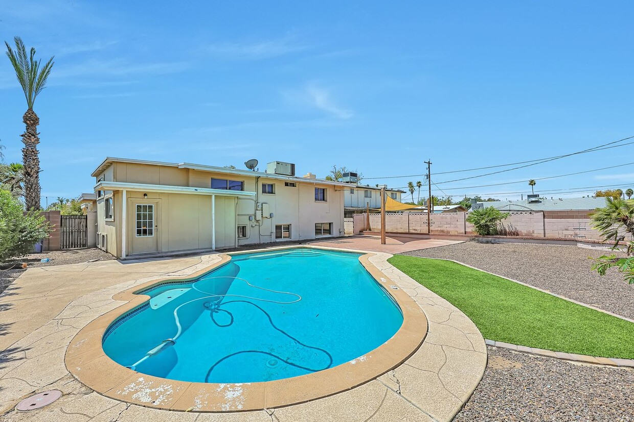 Foto principal - 5 Bedroom, 3 Bath Home with a Pool near ASU.