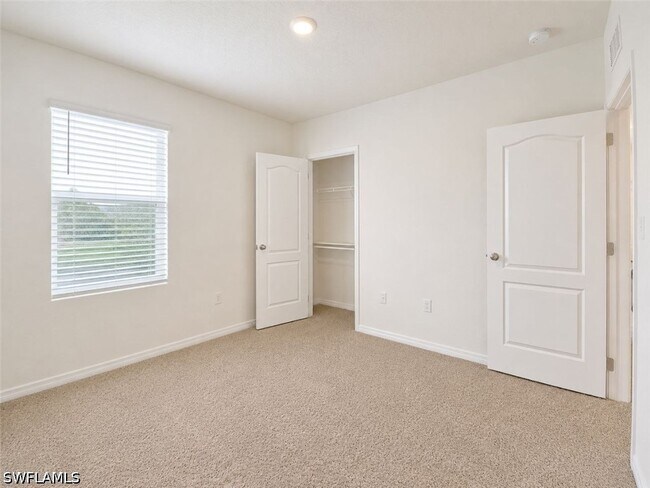 Building Photo - 2736 Dumont Ln