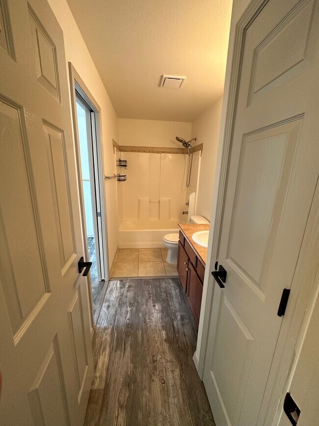 Foto del edificio - 3 Bed / 2 Bath / Garage / Downtown Wasilla Townhouse