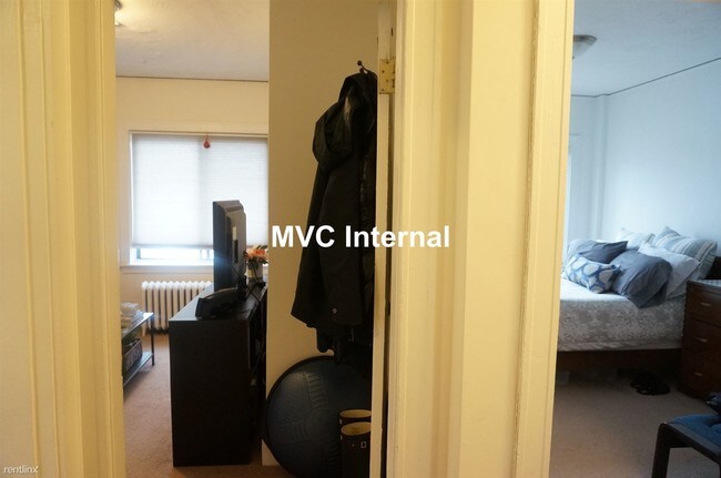 Building Photo - 1 br, 1 bath  - 230 Walnut St