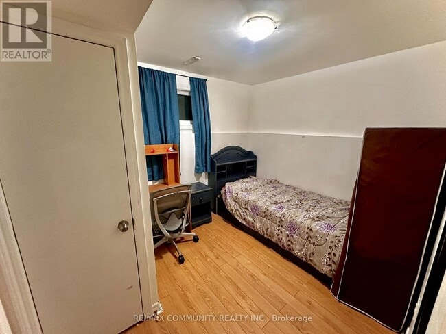 Photo du bâtiment - 54 Emcarr Dr