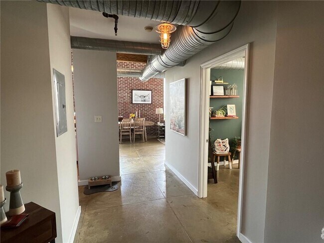 Building Photo - 445 Sessions St NW