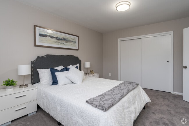 1BR, 1BA - 695SF - Highland Manor Apartments