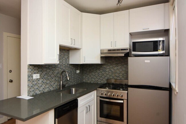 Foto del edificio - 511 W Belmont Ave