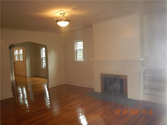 Foto del edificio - 231 Fellows Ave