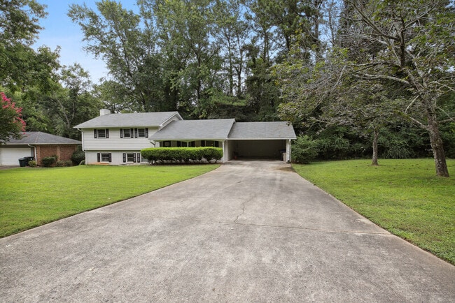 Photo - 1795 Queens Way House