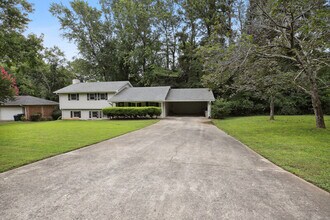 Building Photo - 1795 Queens Way