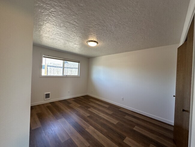 Foto del edificio - 740 N Main St