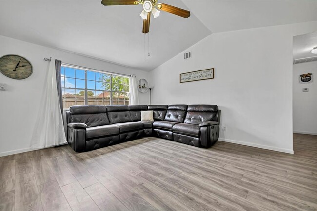 Building Photo - 2714 Skelton Dr