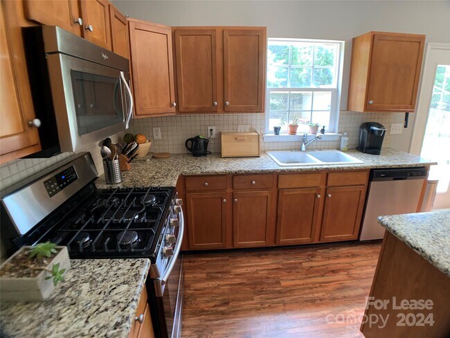 Building Photo - 9448 Willow Tree Ln