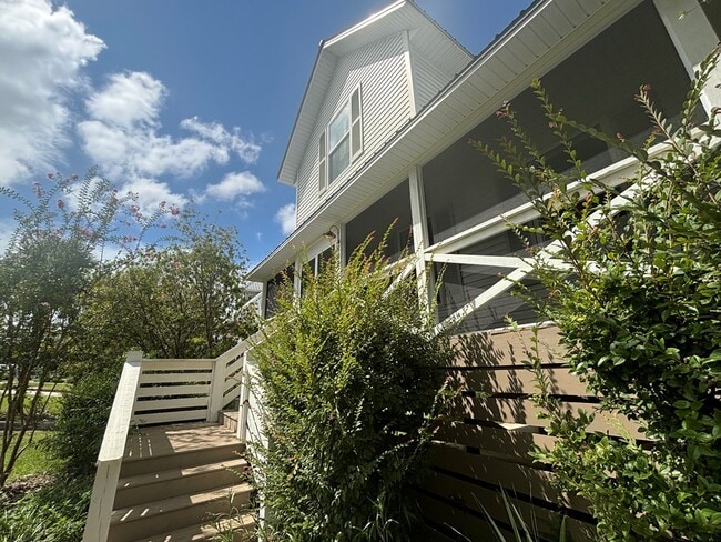 Building Photo - 802 Marvin Ave