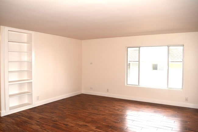 Building Photo - Sea Cliff Apartments