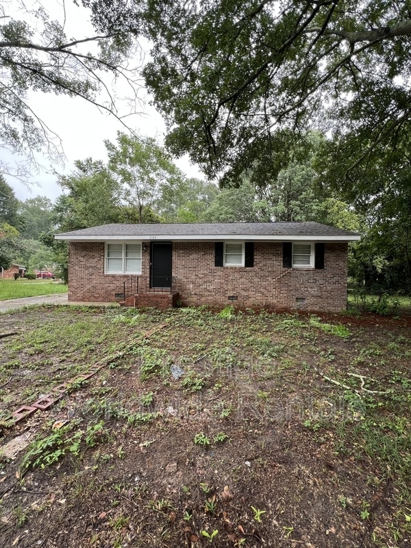 Building Photo - 2104 Wellborn Dr
