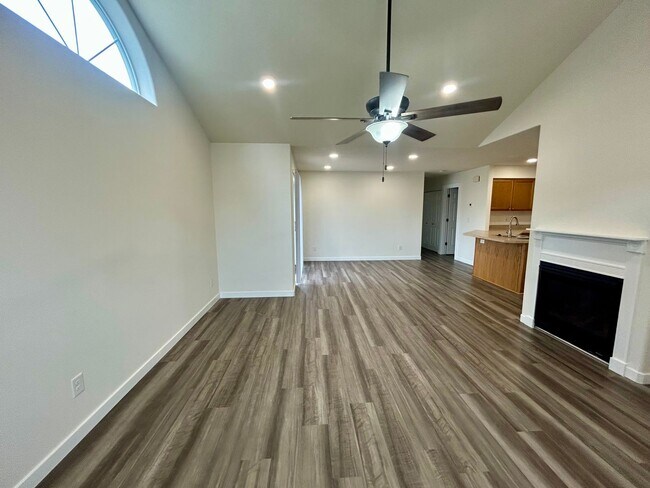 Foto del edificio - 938-940 Boardwalk Ave. NE