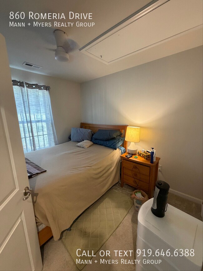 Foto del edificio - 860 Romeria Dr