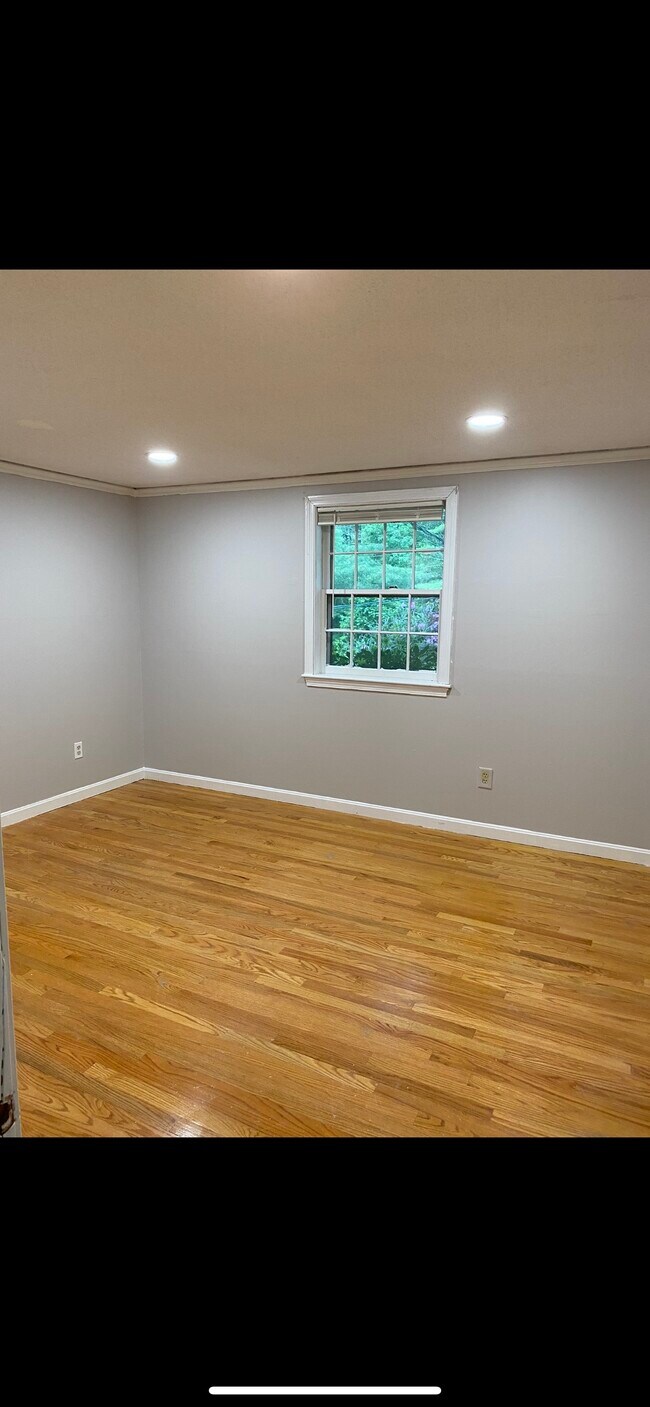 Building Photo - 19 Meadowbrook Ln