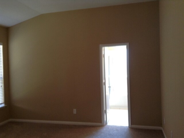 Foto del edificio - 2710 Sleepy Knoll Dr