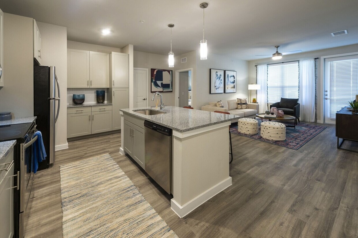 Primary Photo - 2 Bed w/ $1,000 Gift Card + 6 Weeks Free —...