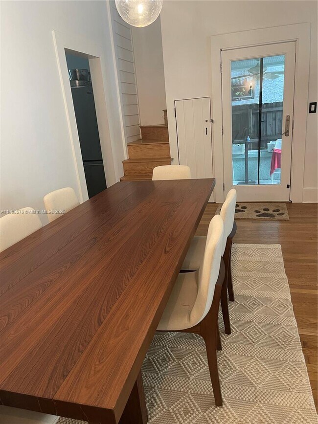 Building Photo - 27 NE 49th St