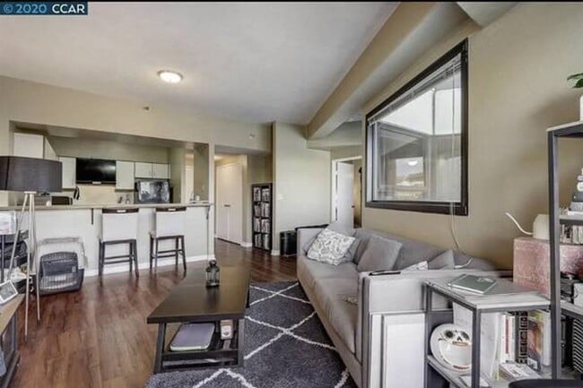 Building Photo - Unfurnished Move-In ready 1 Bedroom/ 1 Bat...