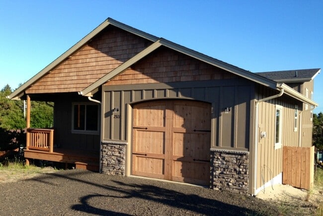 Building Photo - 2921 NW Bayshore Loop