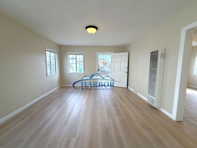 Foto del edificio - 1728 E Rogers St