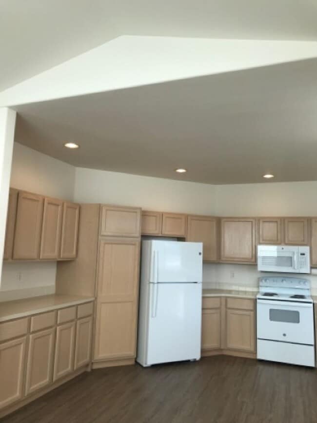 Building Photo - 618 Windemere Cir