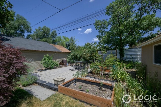 Building Photo - Beautiful Home in Salt Lake!