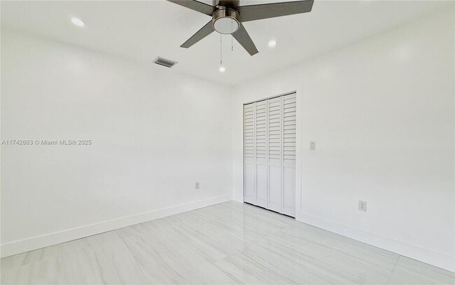 Foto del edificio - 8381 NW 11th St
