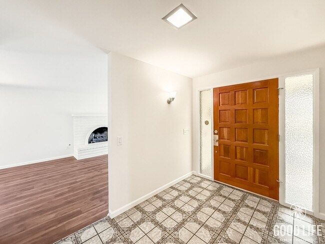 Foto del edificio - Charming One-Story 3-Bedroom Home with a B...
