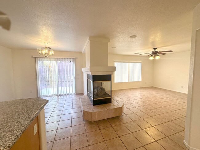 Building Photo - Beautiful SW Las Vegas Home. 3 beds plus l...