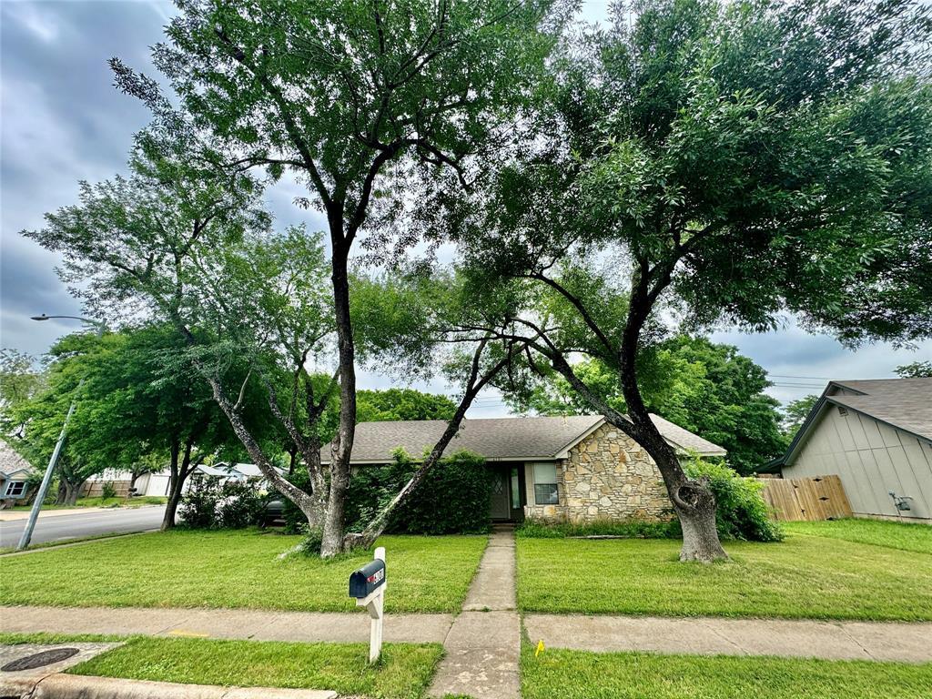 Primary Photo - 6101 Woodhue Dr