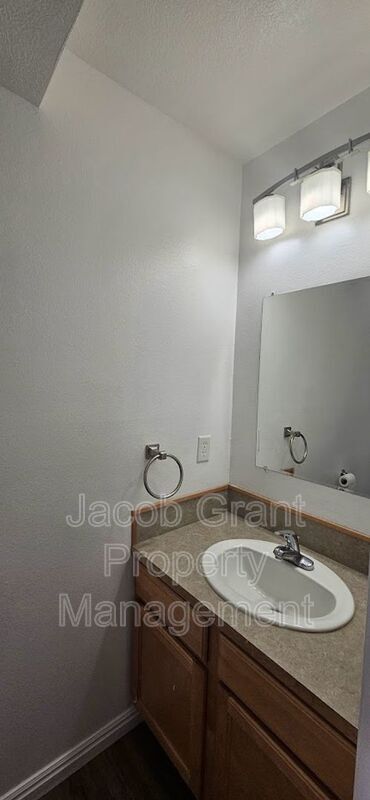 Building Photo - 3528 Greenfield Dr
