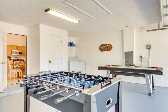 Building Photo - Florida Family Oasis