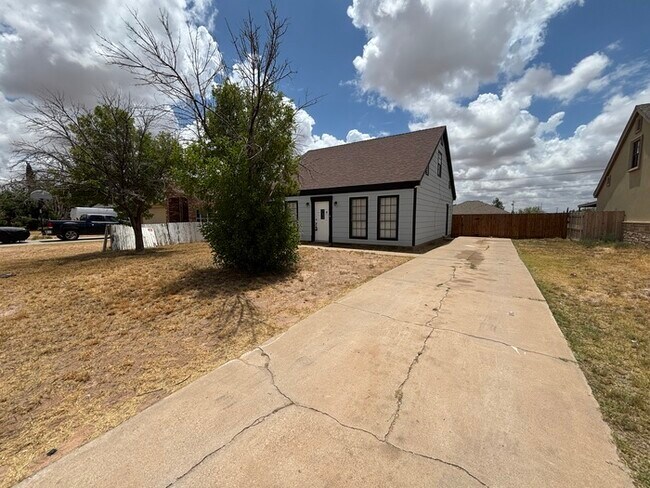 Foto del edificio - 3 bed 2 bath home