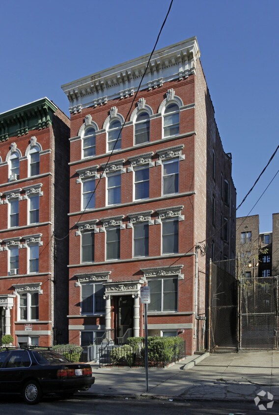 138 Duncan Ave Jersey City Nj 07306 Apartments Jersey City Nj Apartments Com