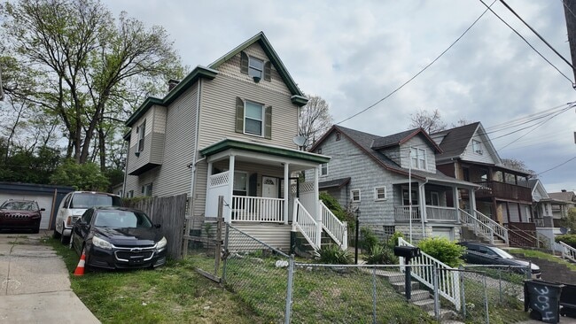 Building Photo - 3034 Glenway Ave