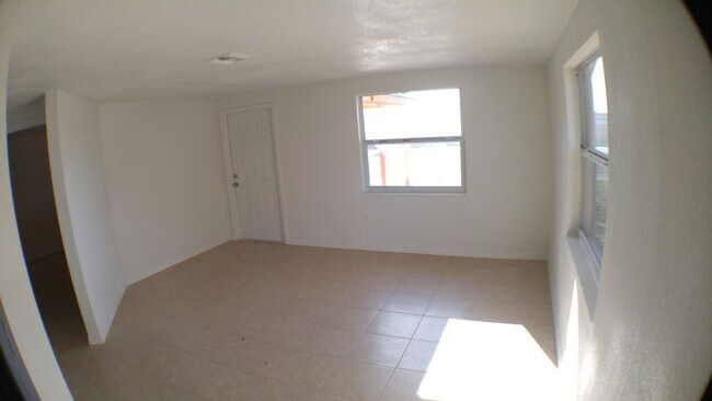 Foto del edificio - 5017 9th St, E.