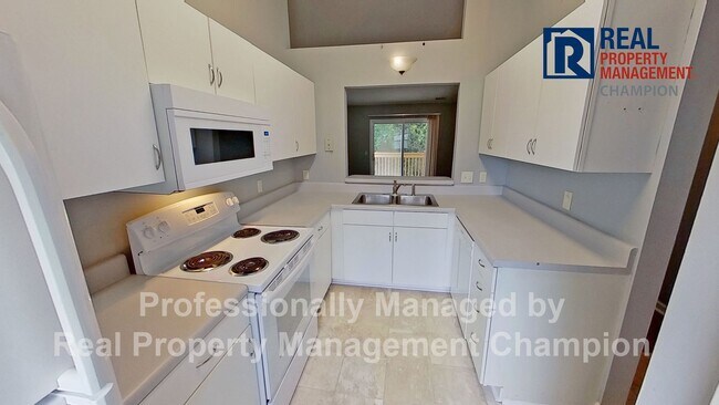 Foto del edificio - 3 BD/2 BA Upper Unit Condo in Hawthorne Park