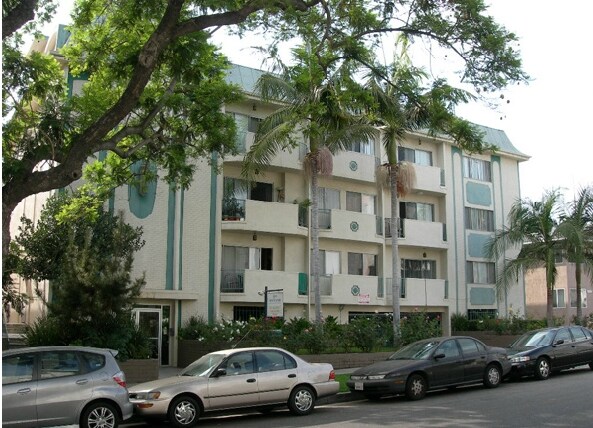 Building Photo - Spa Apartments