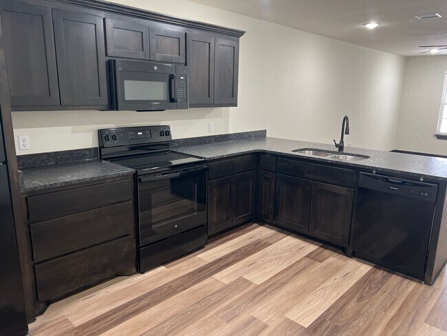 Foto del edificio - 2 bed 2 bath new build in 2024